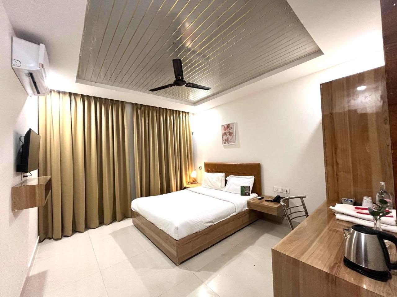 Hotel Hibiscus Tree- Bachupally ハイデラバード エクステリア 写真
